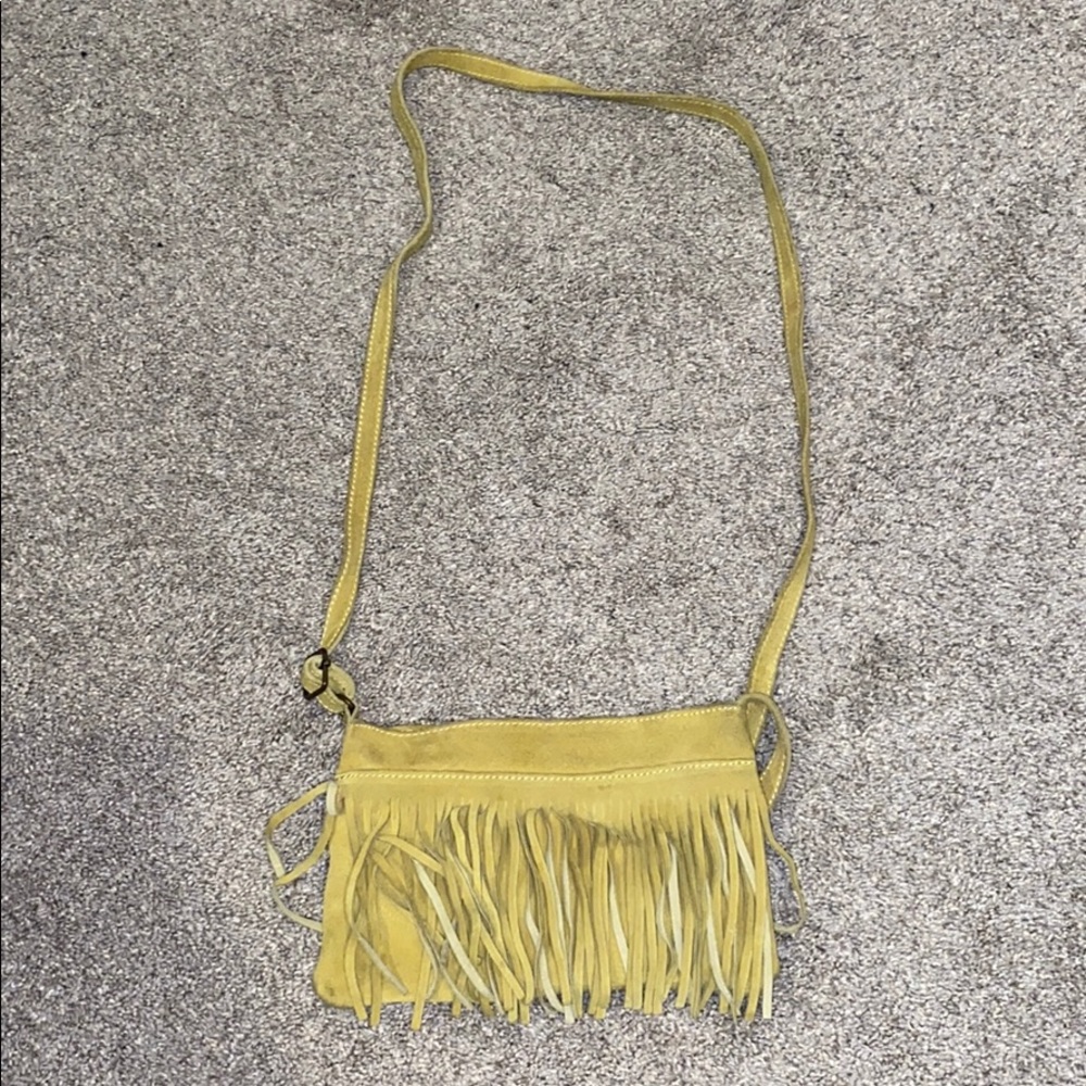 Super cute yellow purse!!